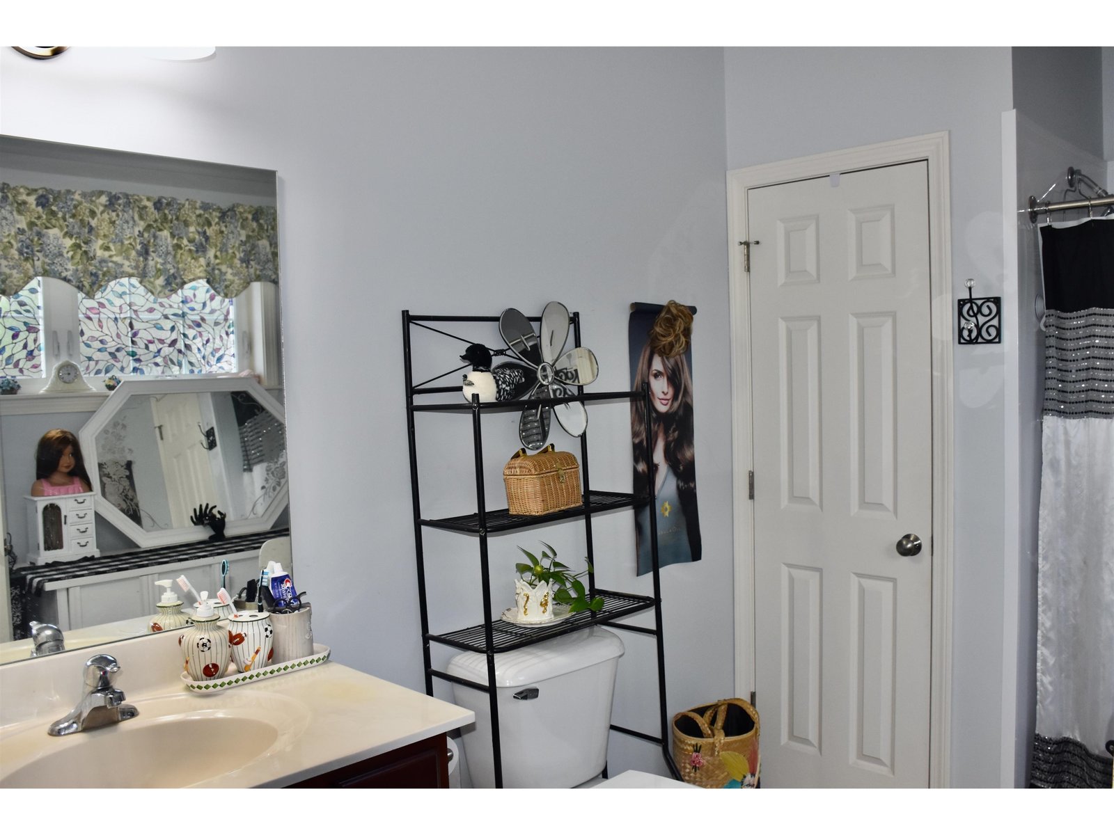17 Madison Drive, Unit Unit 8 Triplex