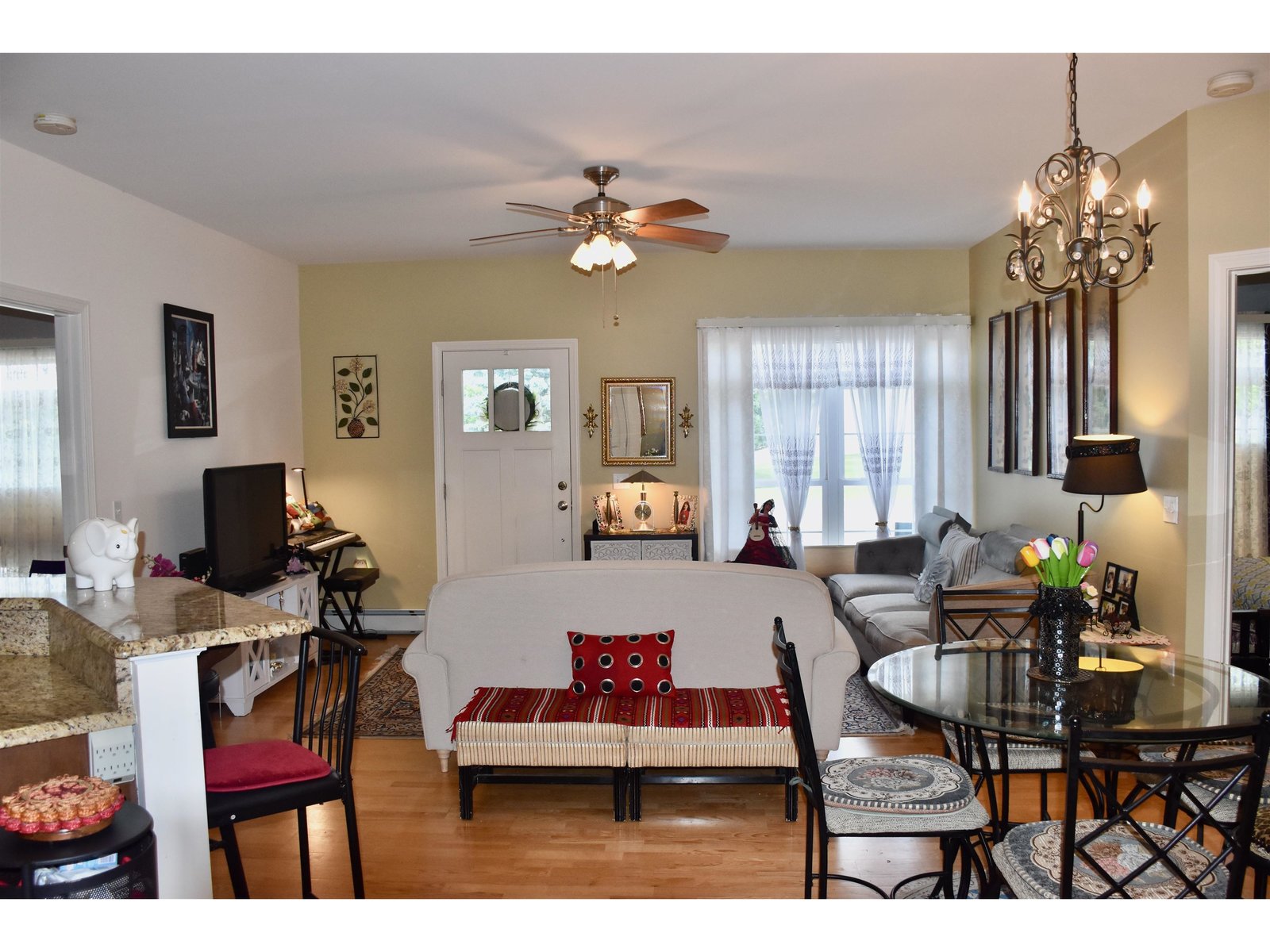 17 Madison Drive, Unit Unit 8 Triplex