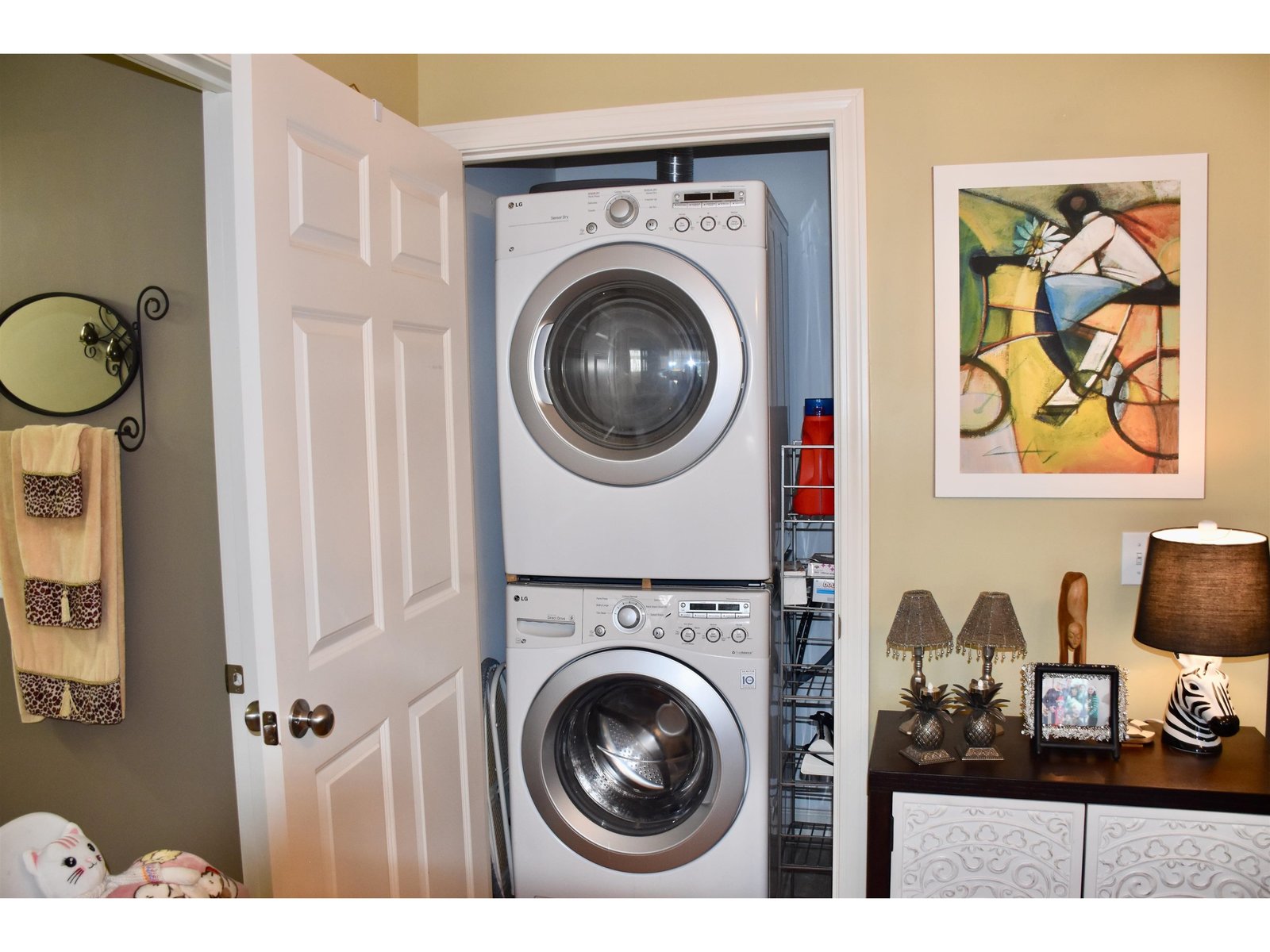 17 Madison Drive, Unit Unit 8 Triplex