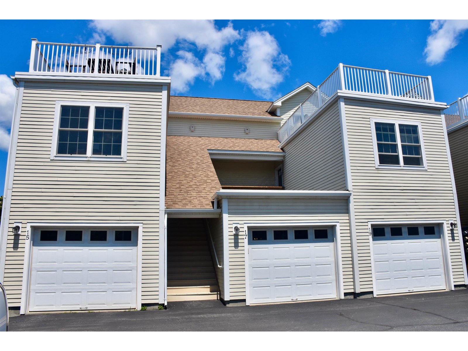 17 Madison Drive, Unit Unit 8 Triplex