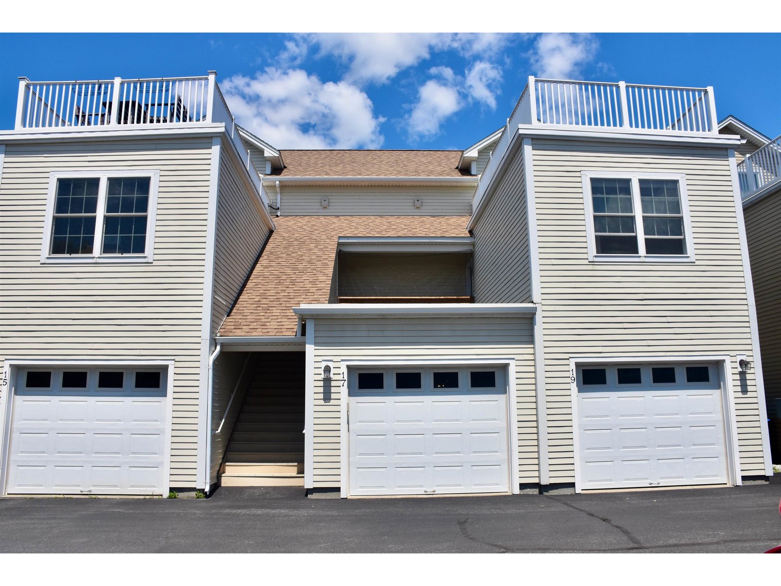 17 Madison Drive, Unit Unit 8 Triplex