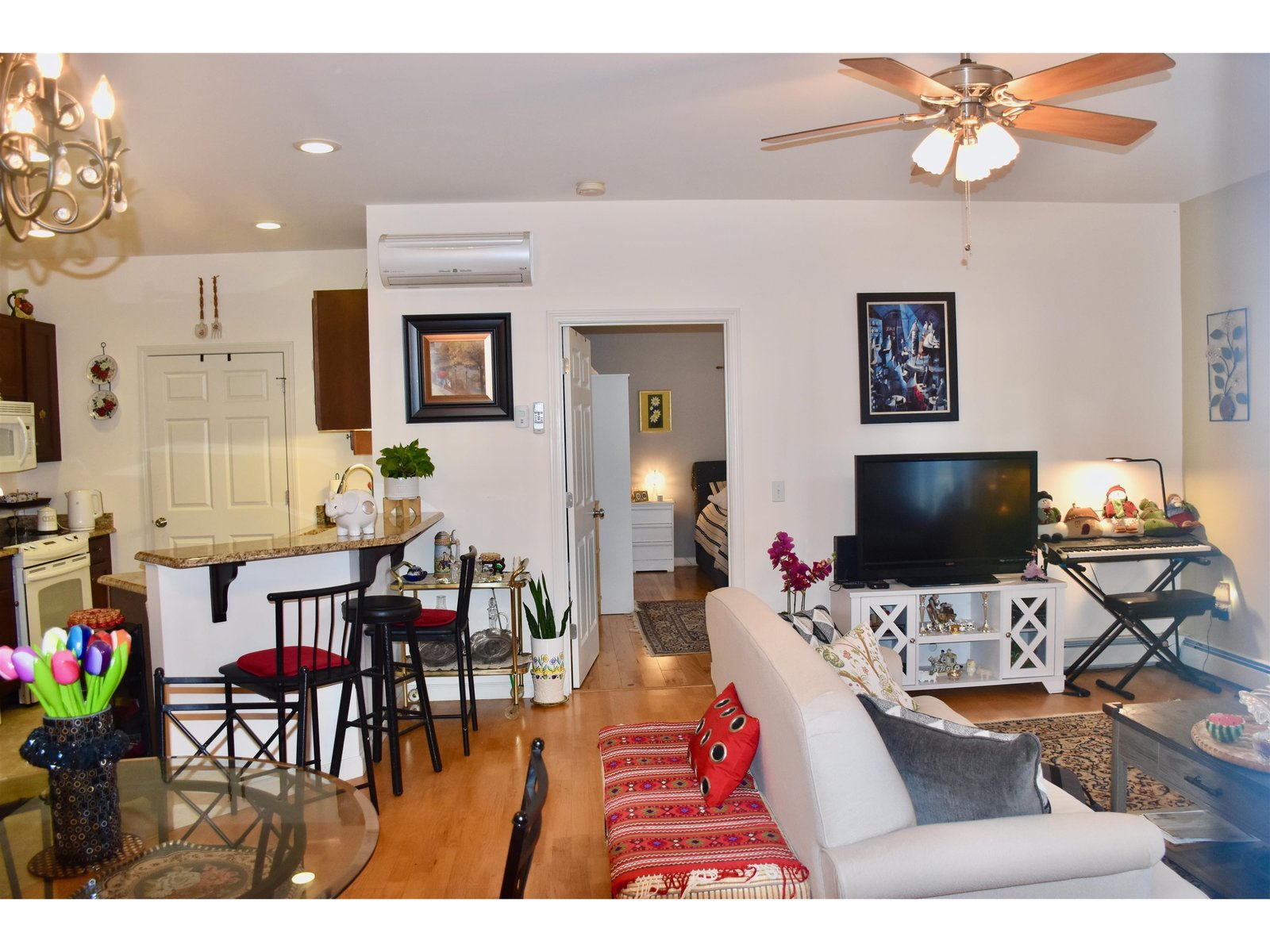 17 Madison Drive, Unit Unit 8 Triplex
