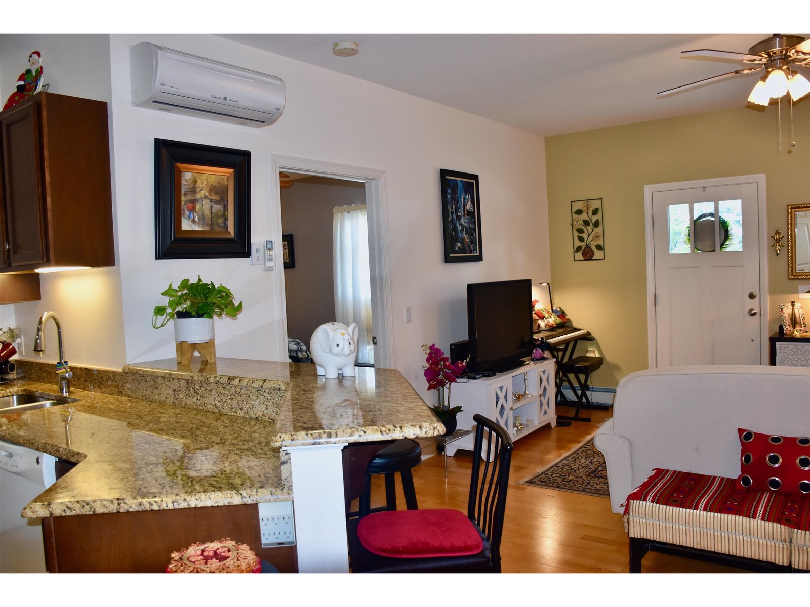 17 Madison Drive, Unit Unit 8 Triplex