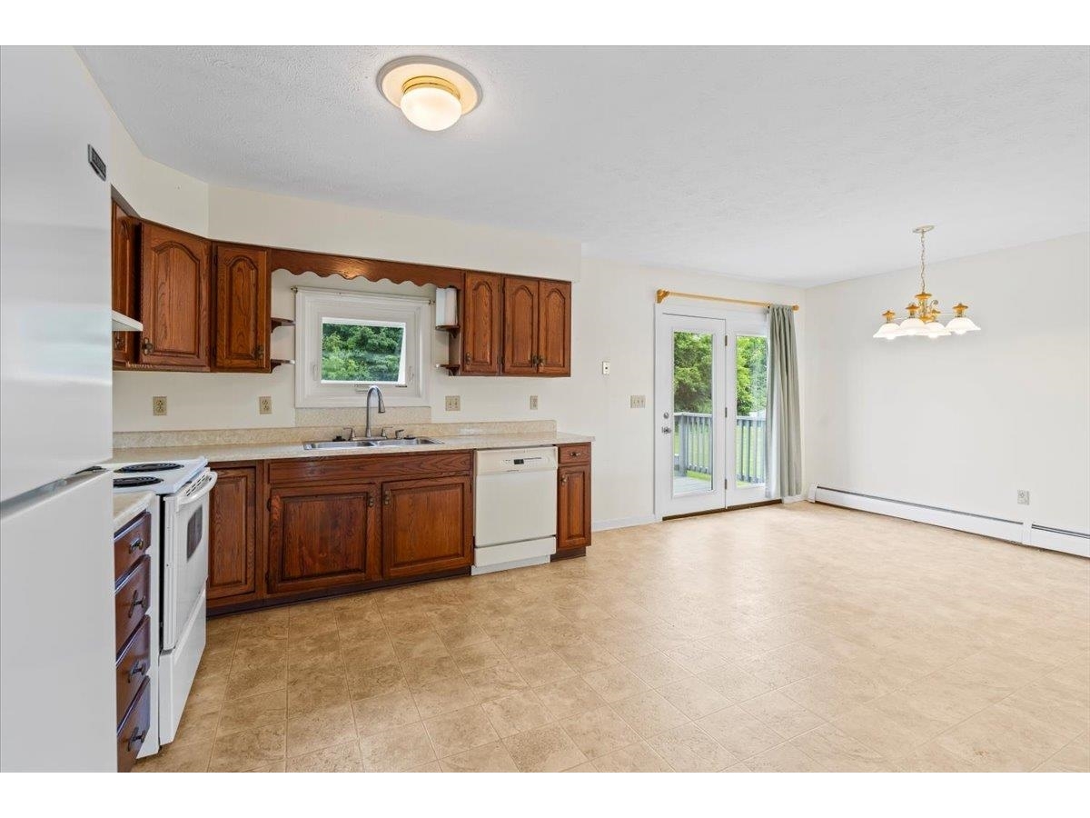 17 Meadowbrook Lane