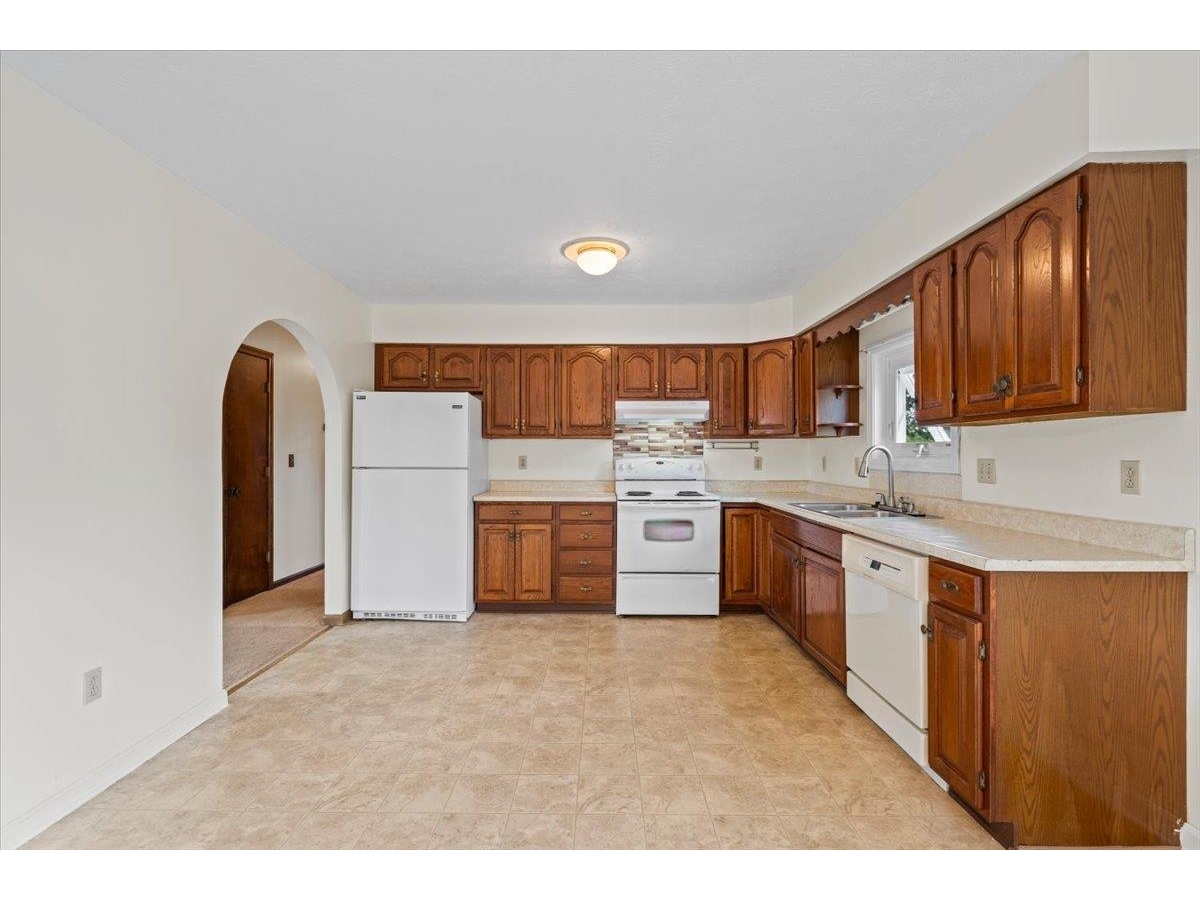 17 Meadowbrook Lane
