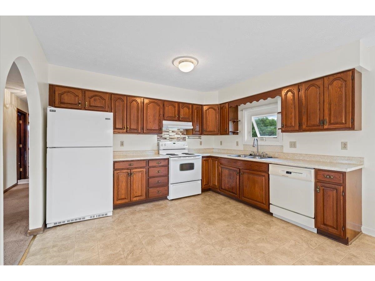 17 Meadowbrook Lane