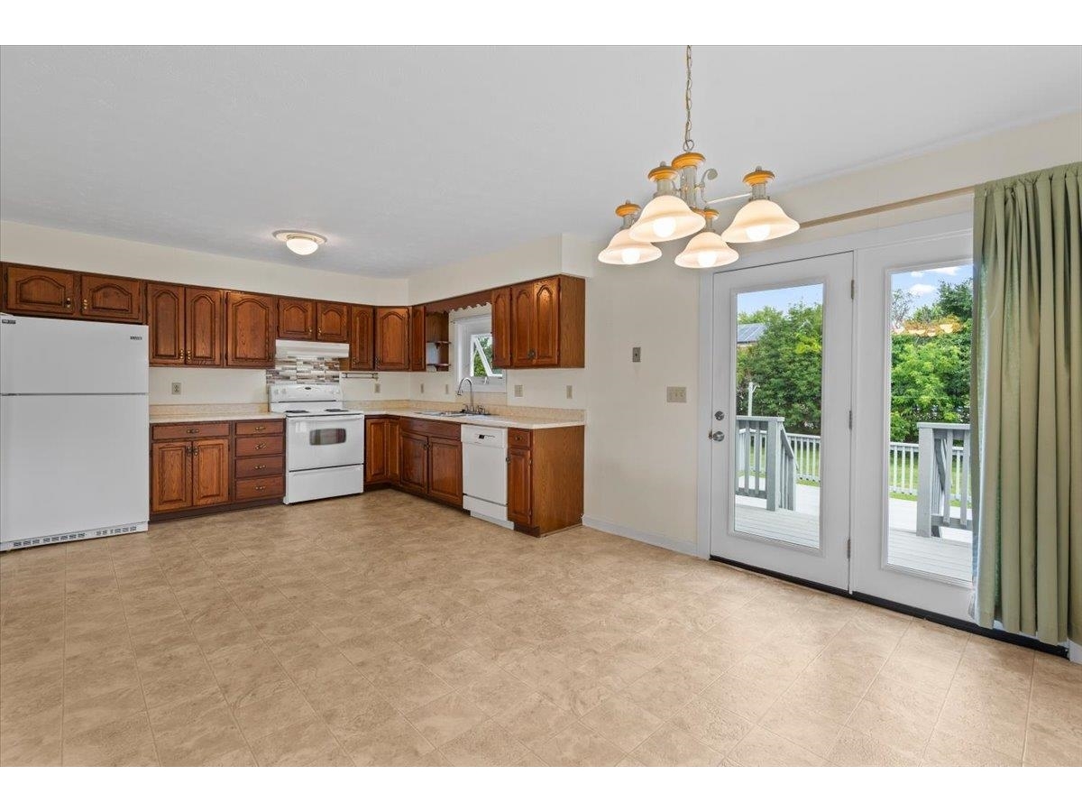 17 Meadowbrook Lane