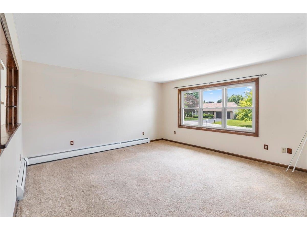 17 Meadowbrook Lane