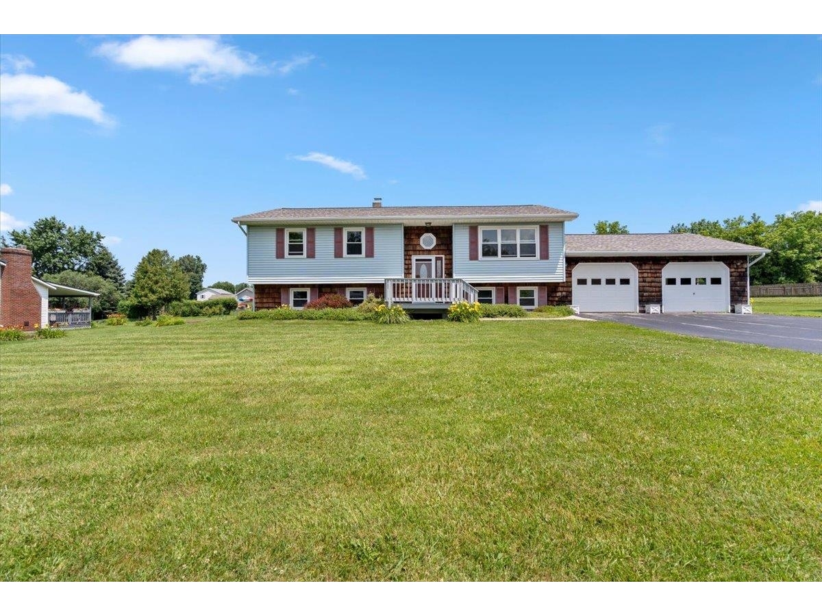 17 Meadowbrook Lane