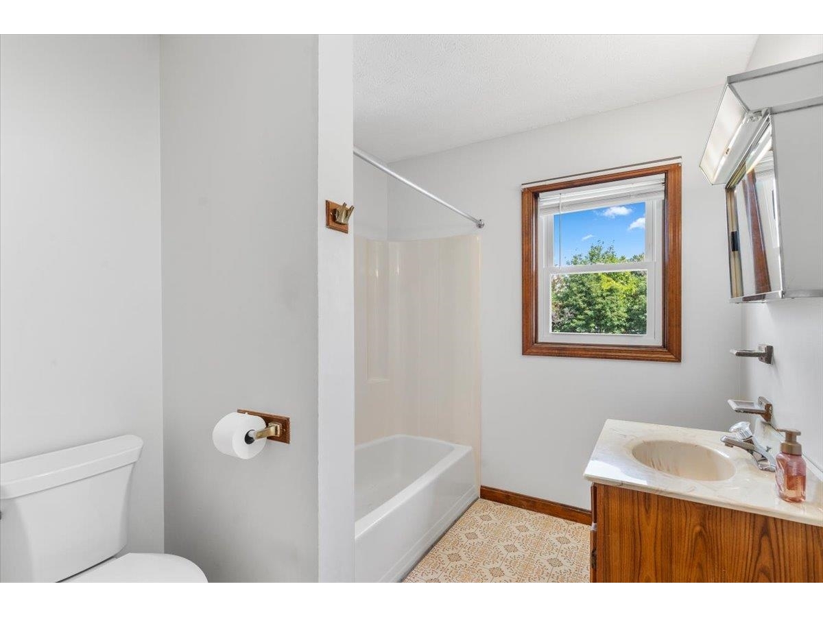 17 Meadowbrook Lane