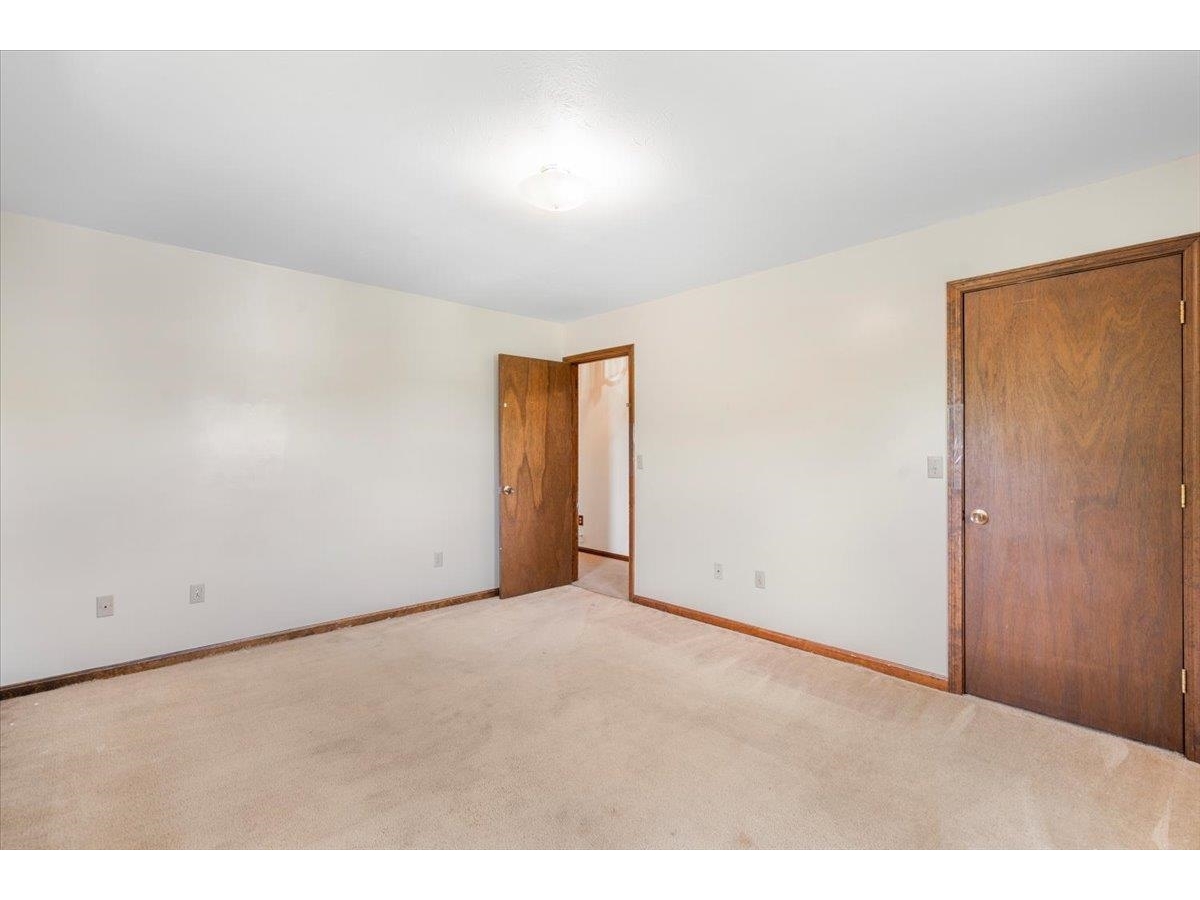 17 Meadowbrook Lane