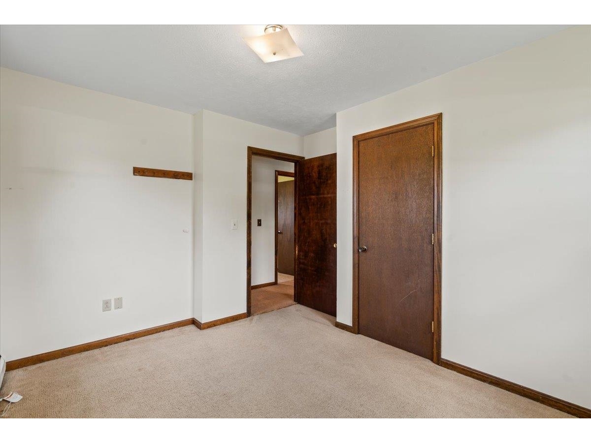17 Meadowbrook Lane