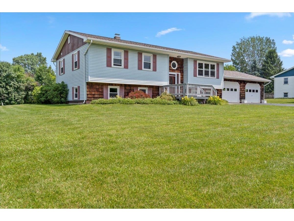 17 Meadowbrook Lane