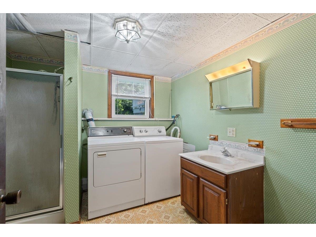 17 Meadowbrook Lane