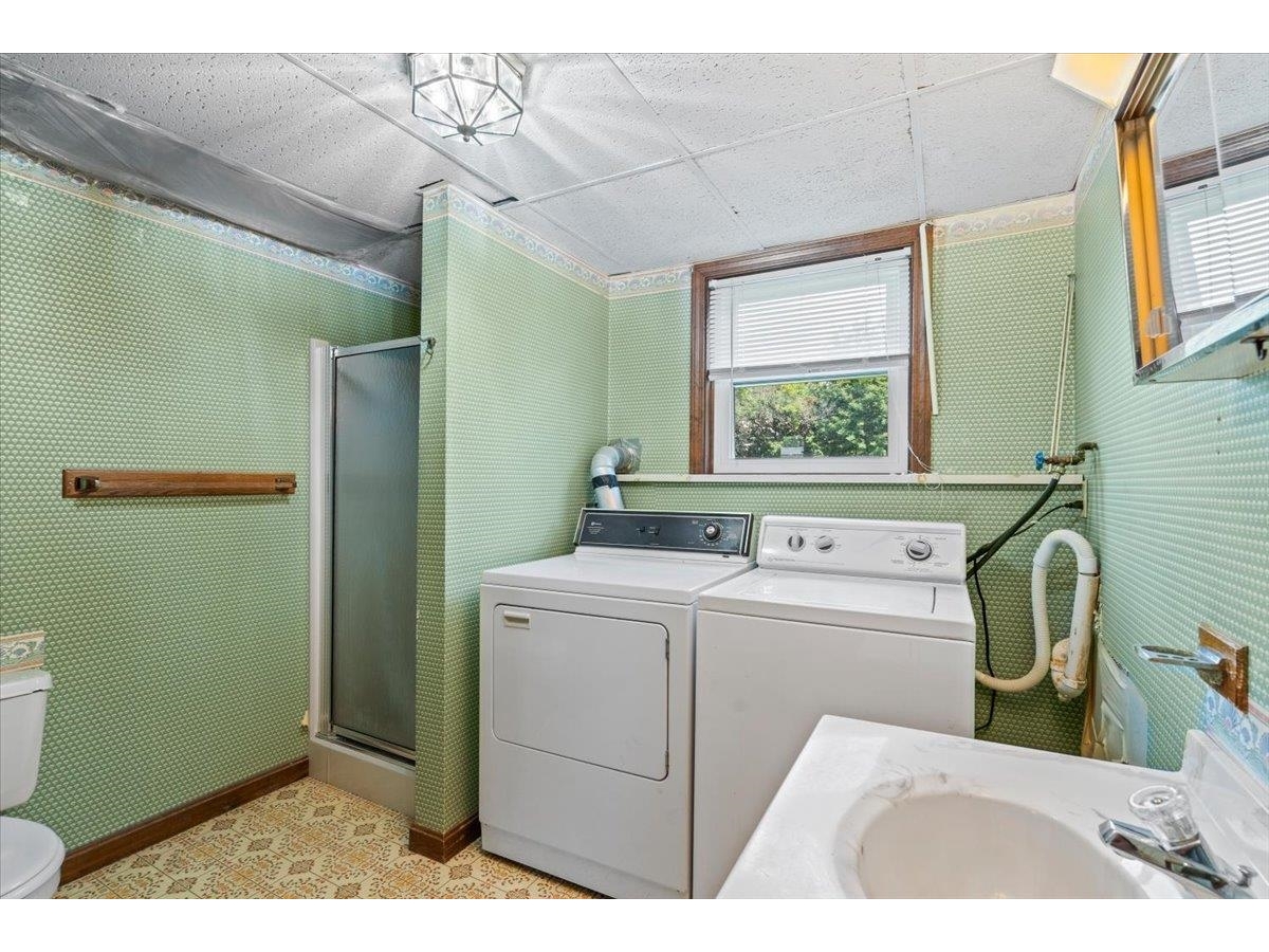 17 Meadowbrook Lane