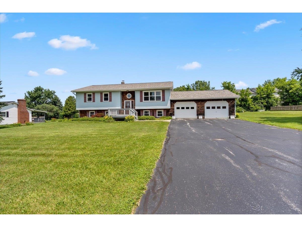 17 Meadowbrook Lane