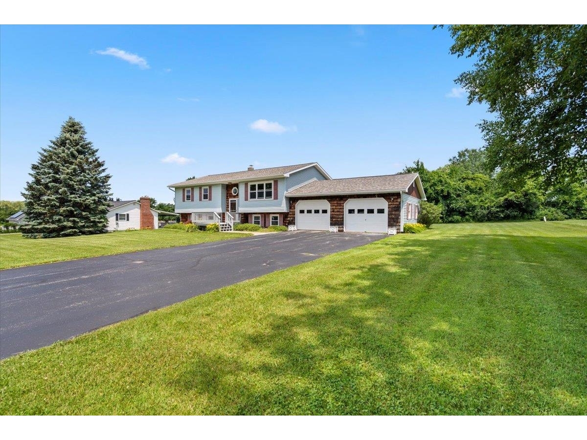 17 Meadowbrook Lane