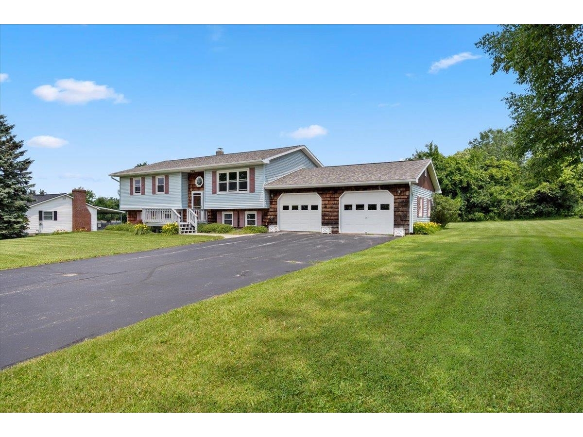 17 Meadowbrook Lane