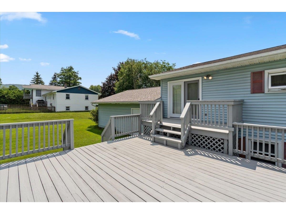 17 Meadowbrook Lane