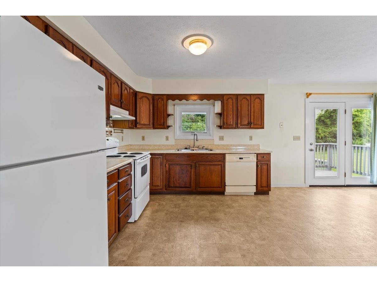 17 Meadowbrook Lane