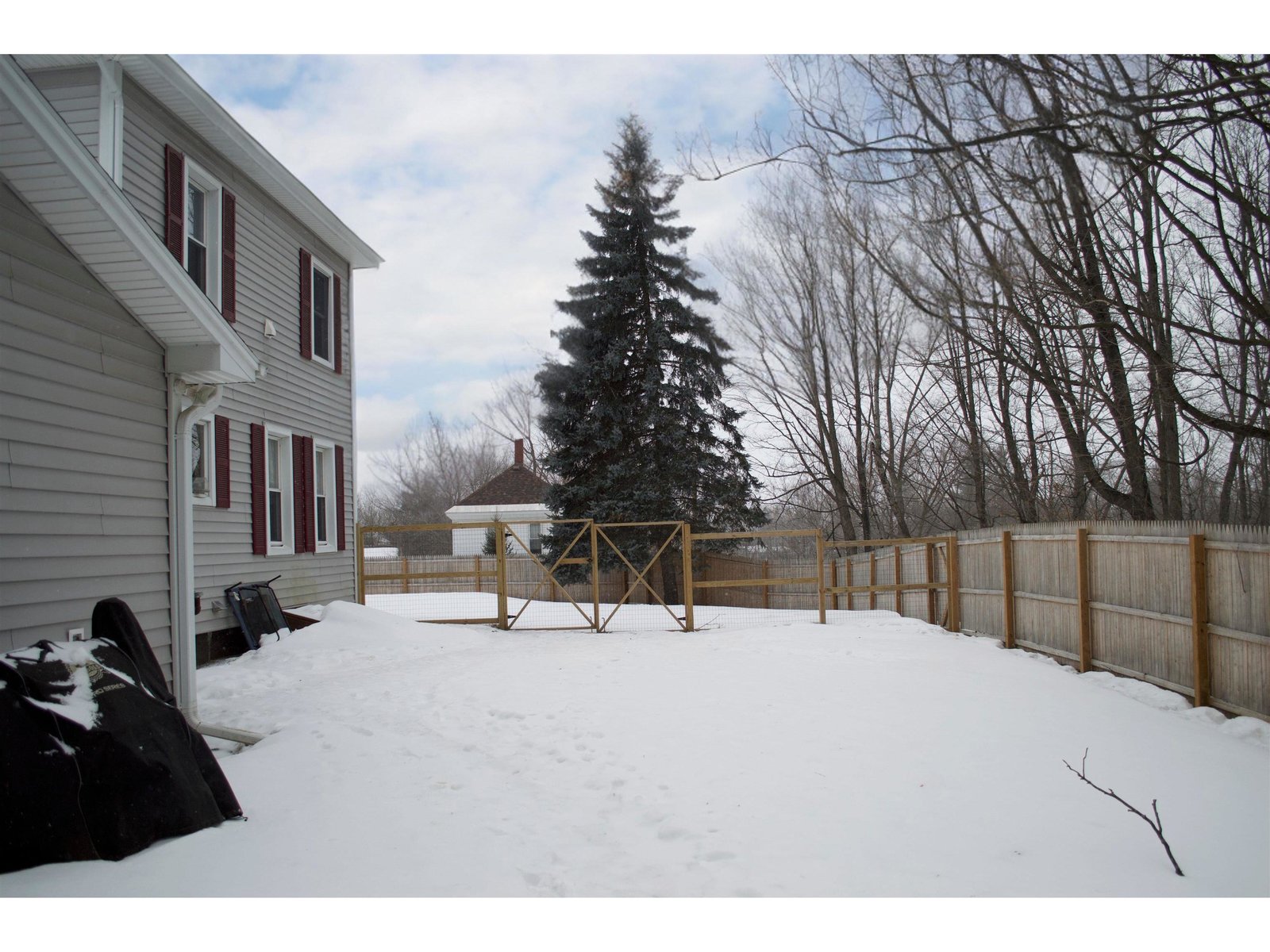 Fenced Yard & Gazebo