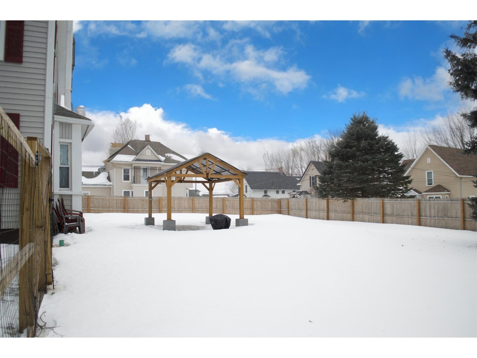 Large Fenced Yard