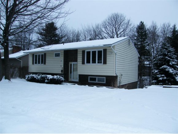 17 Rosewood Ln