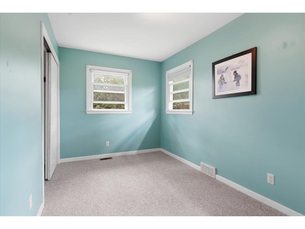 17 Rotunda Avenue