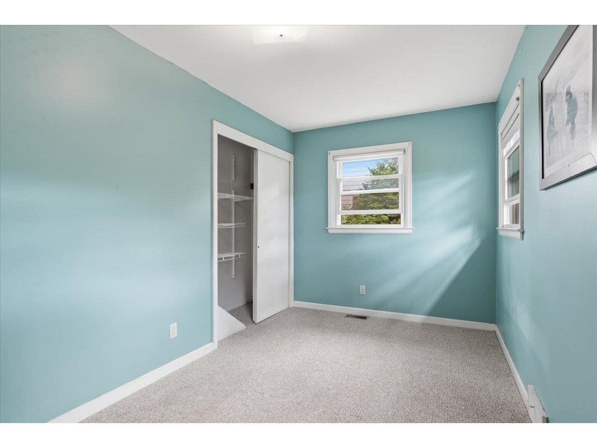 17 Rotunda Avenue