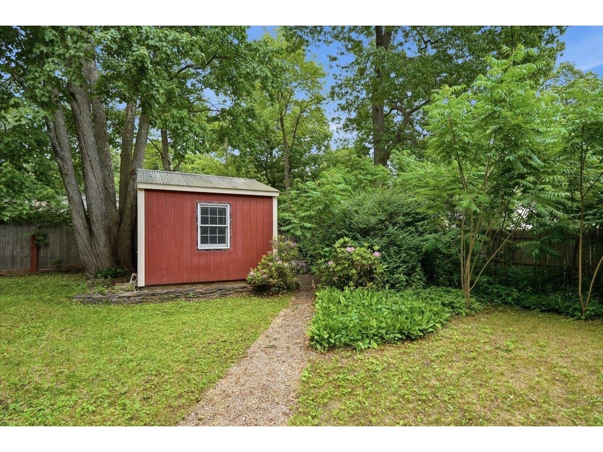 17 Rotunda Avenue