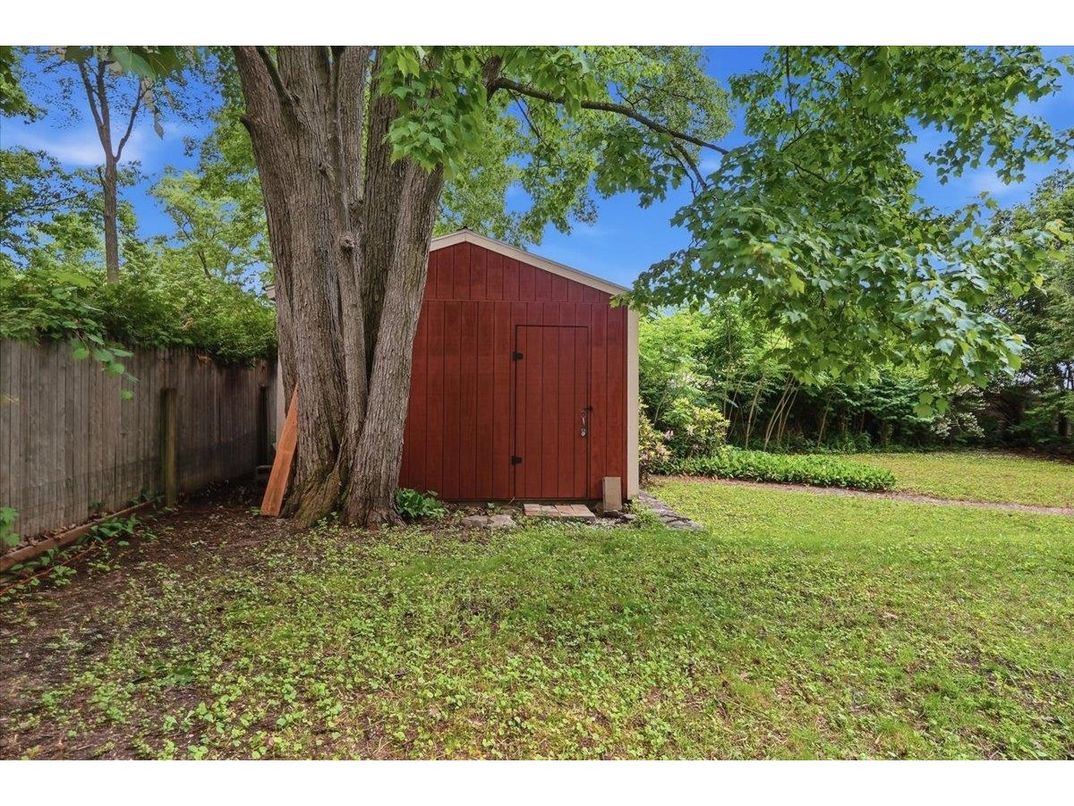17 Rotunda Avenue