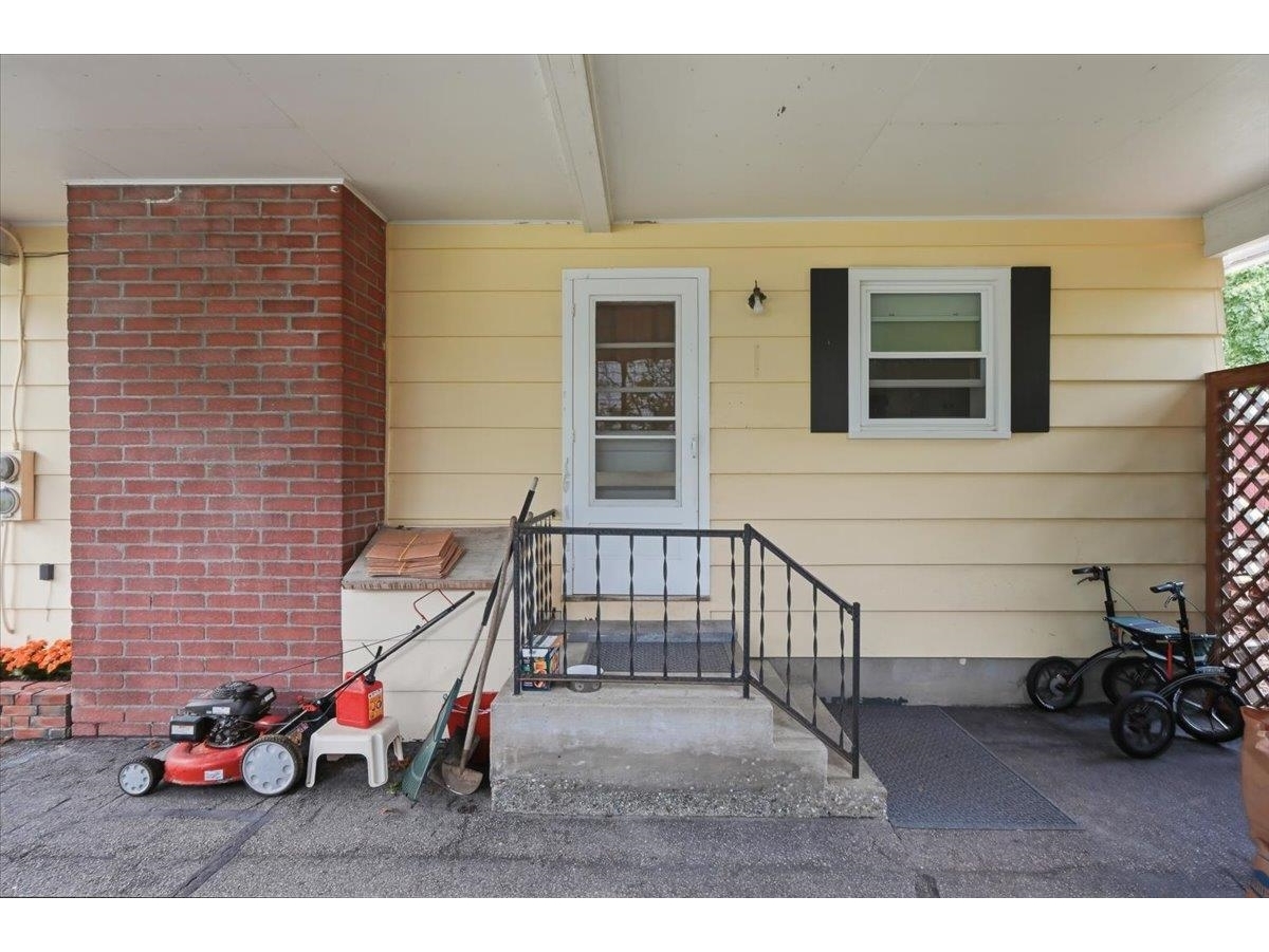 17 Rotunda Avenue