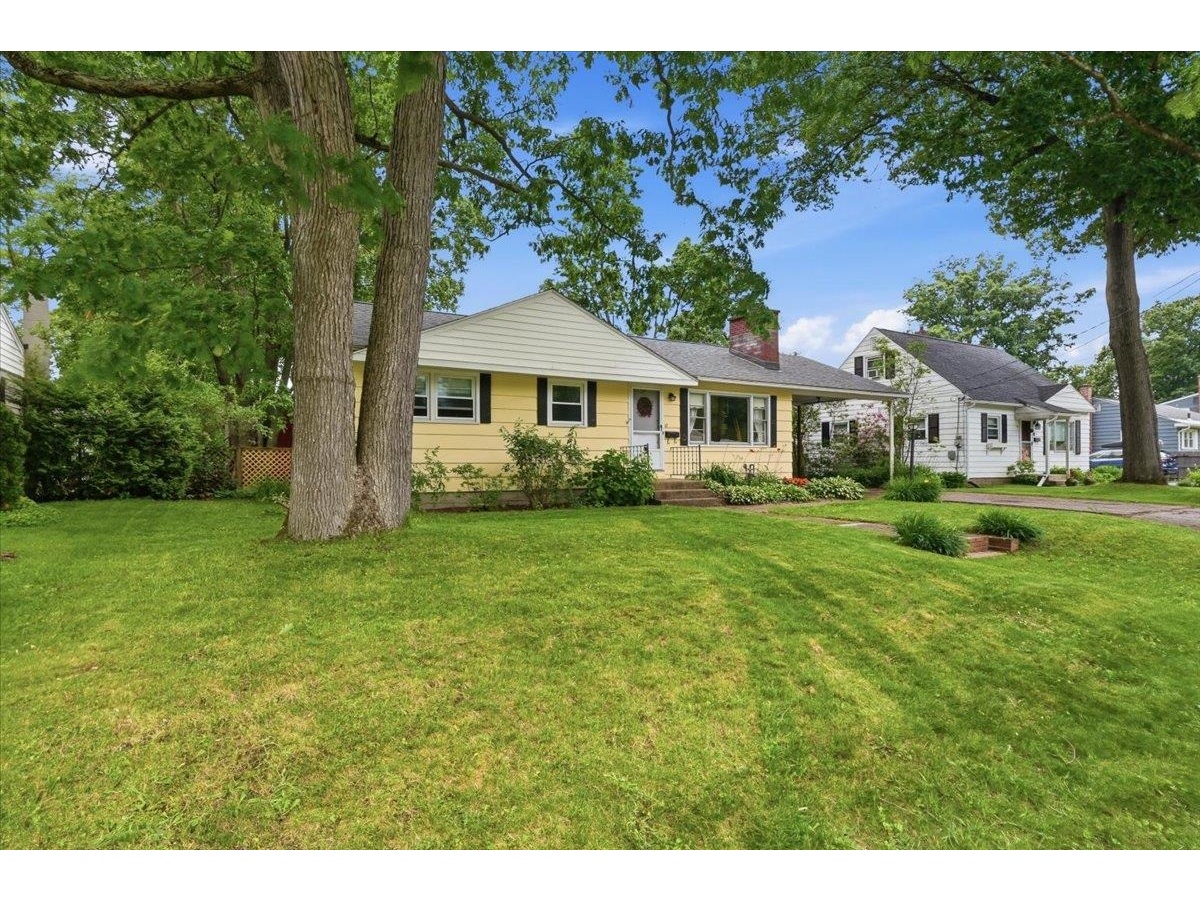 17 Rotunda Avenue