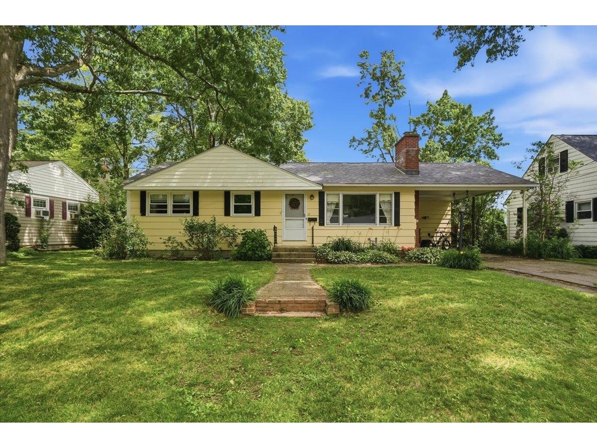17 Rotunda Avenue