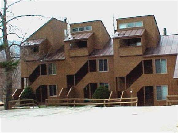 17 SUGAR RUN, Unit 17