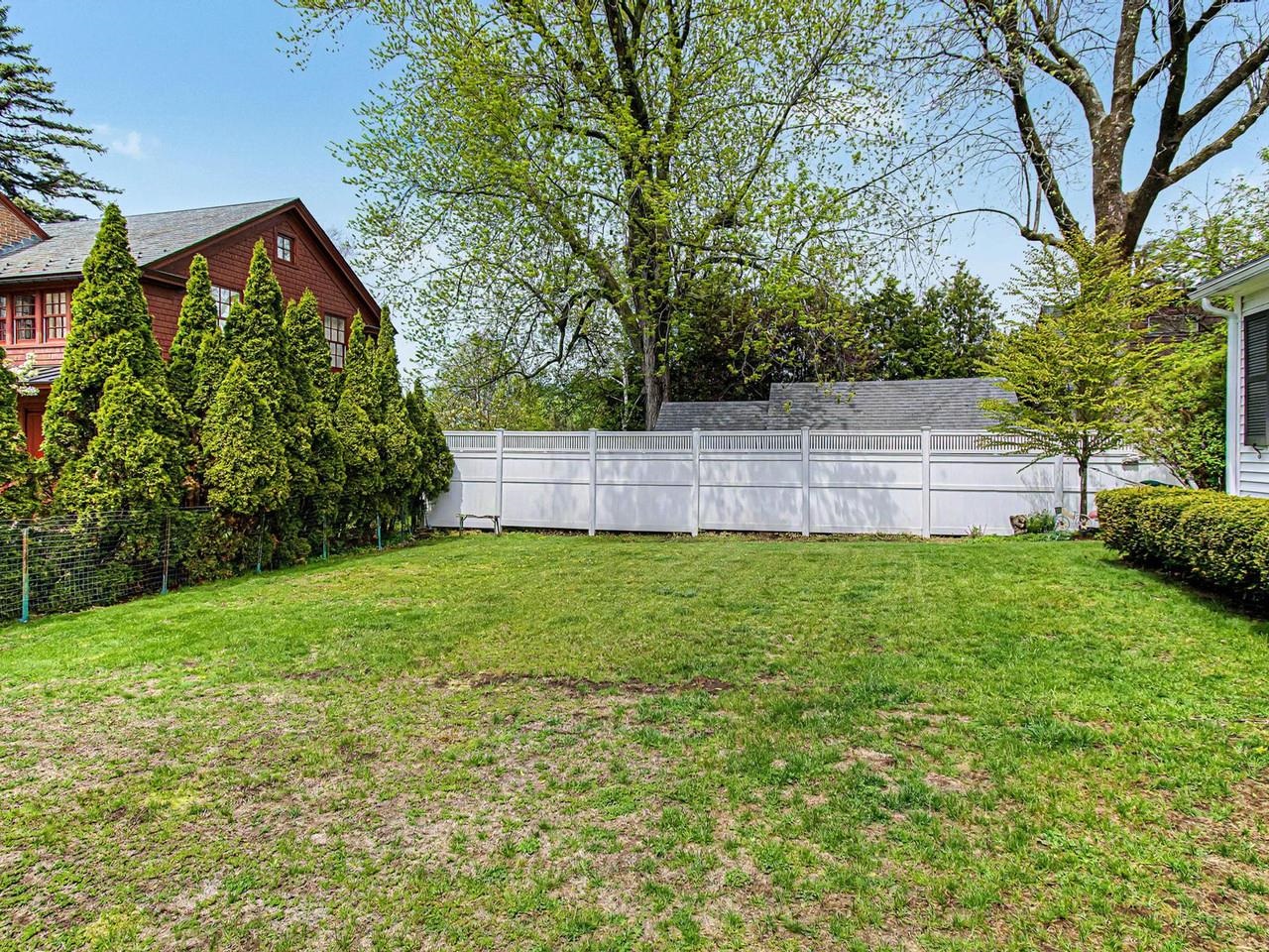 Fenced & level yard