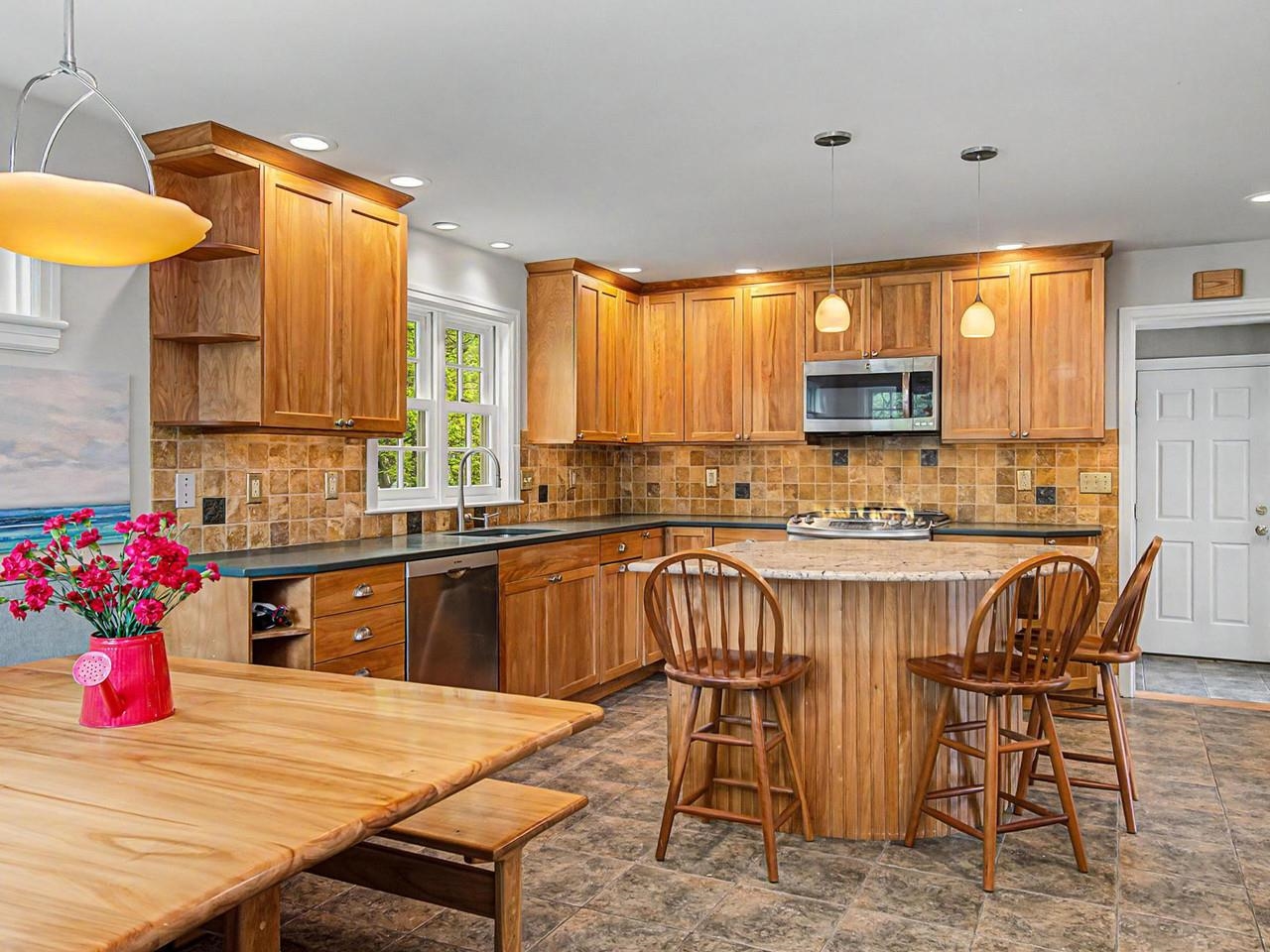 Easy, open flow kitchen