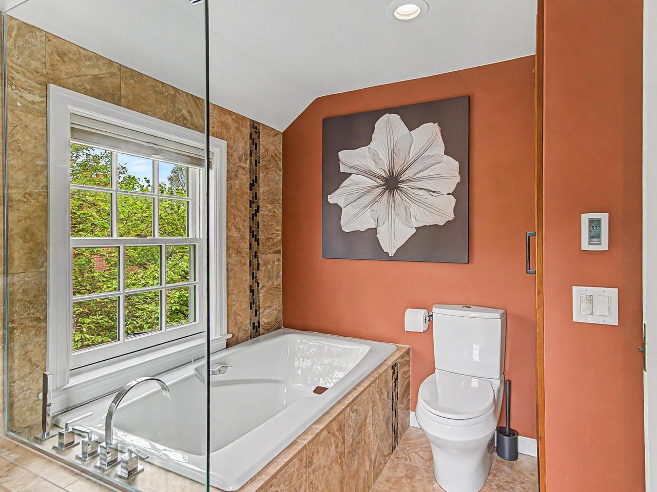 Relaxing soaking tub