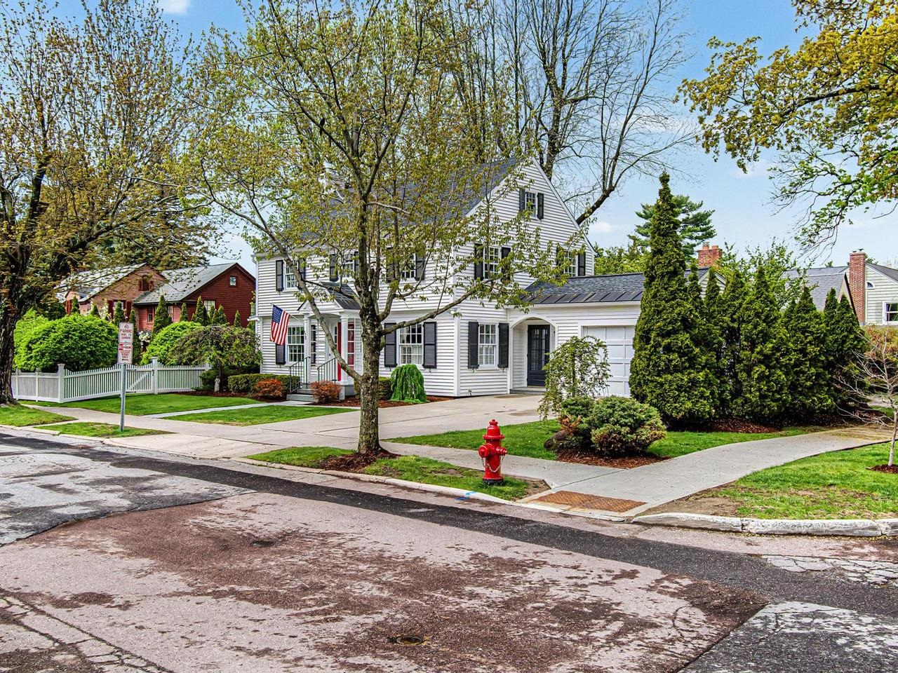 Corner lot in the city