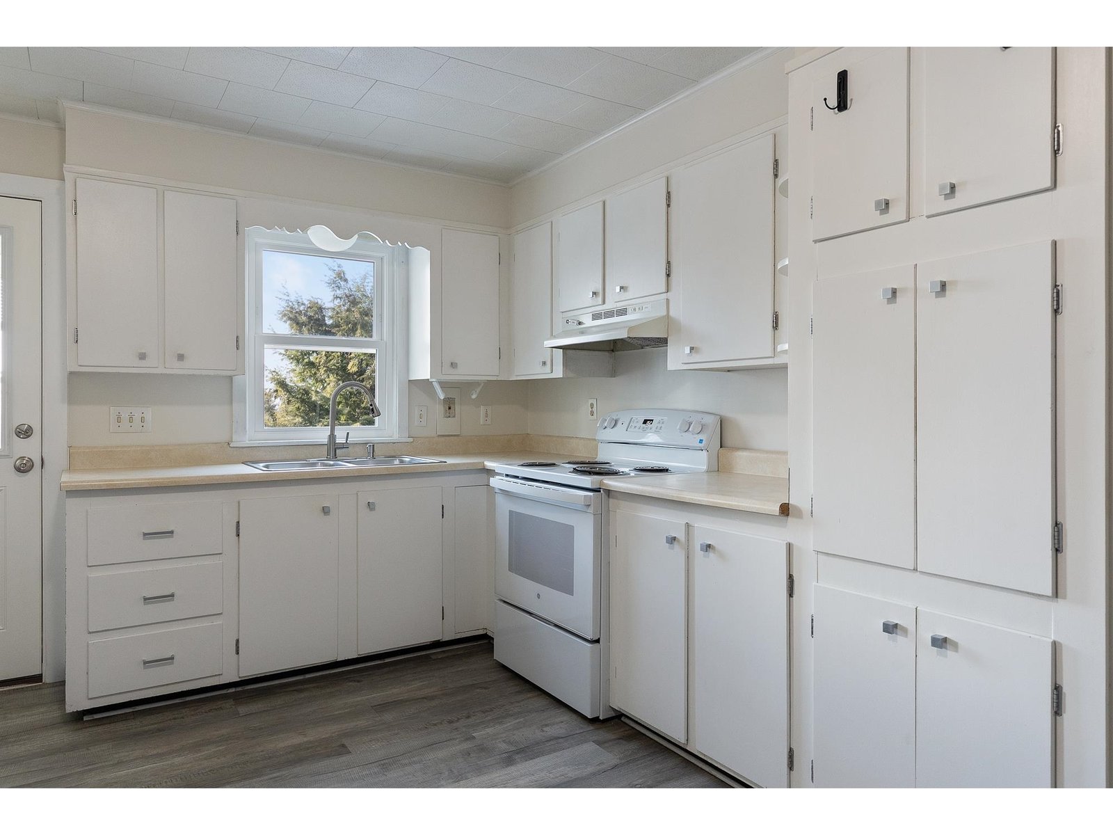 10 Donnelly Court (Lower Unit)