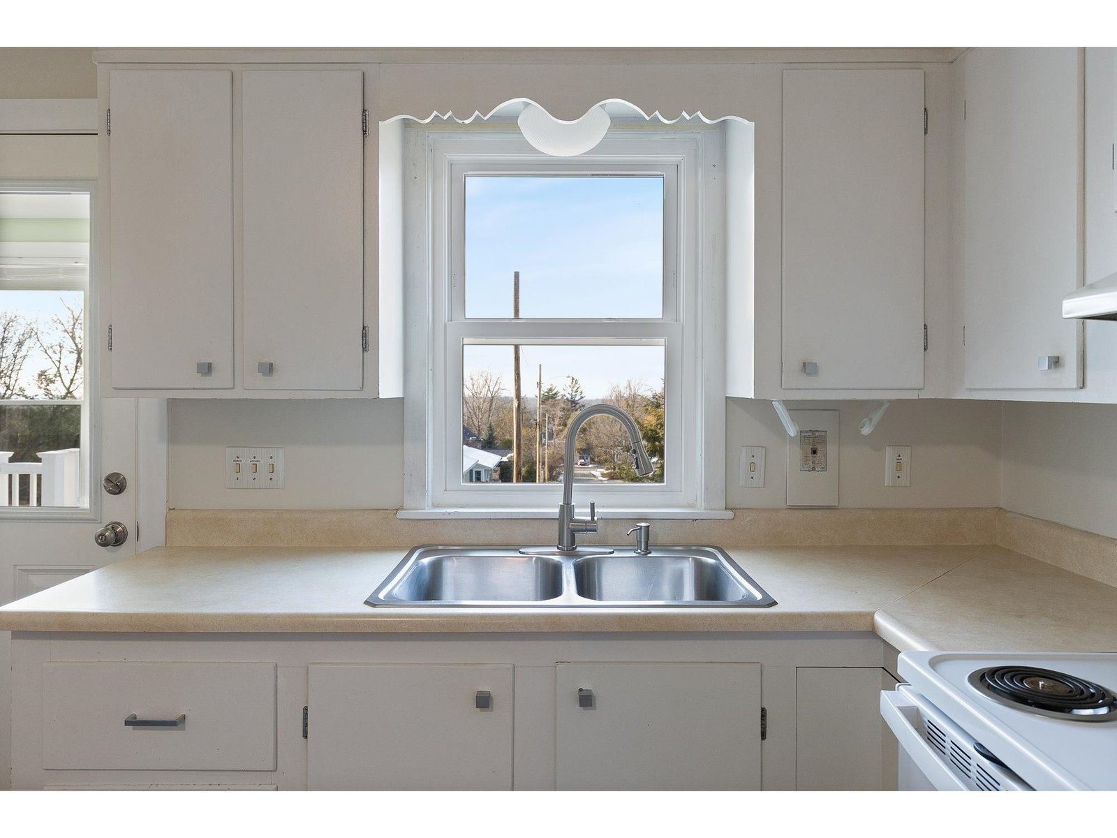 10 Donnelly Court (Lower Unit)