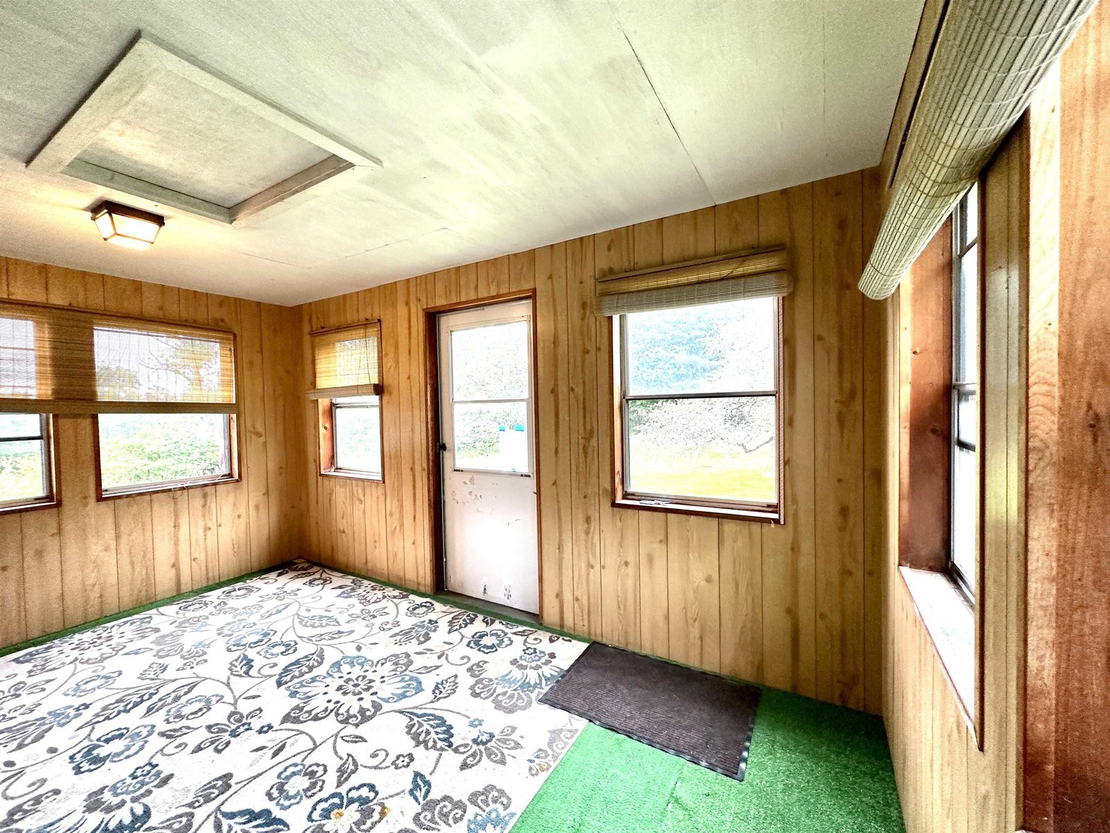 1723 Lightening Ridge Road