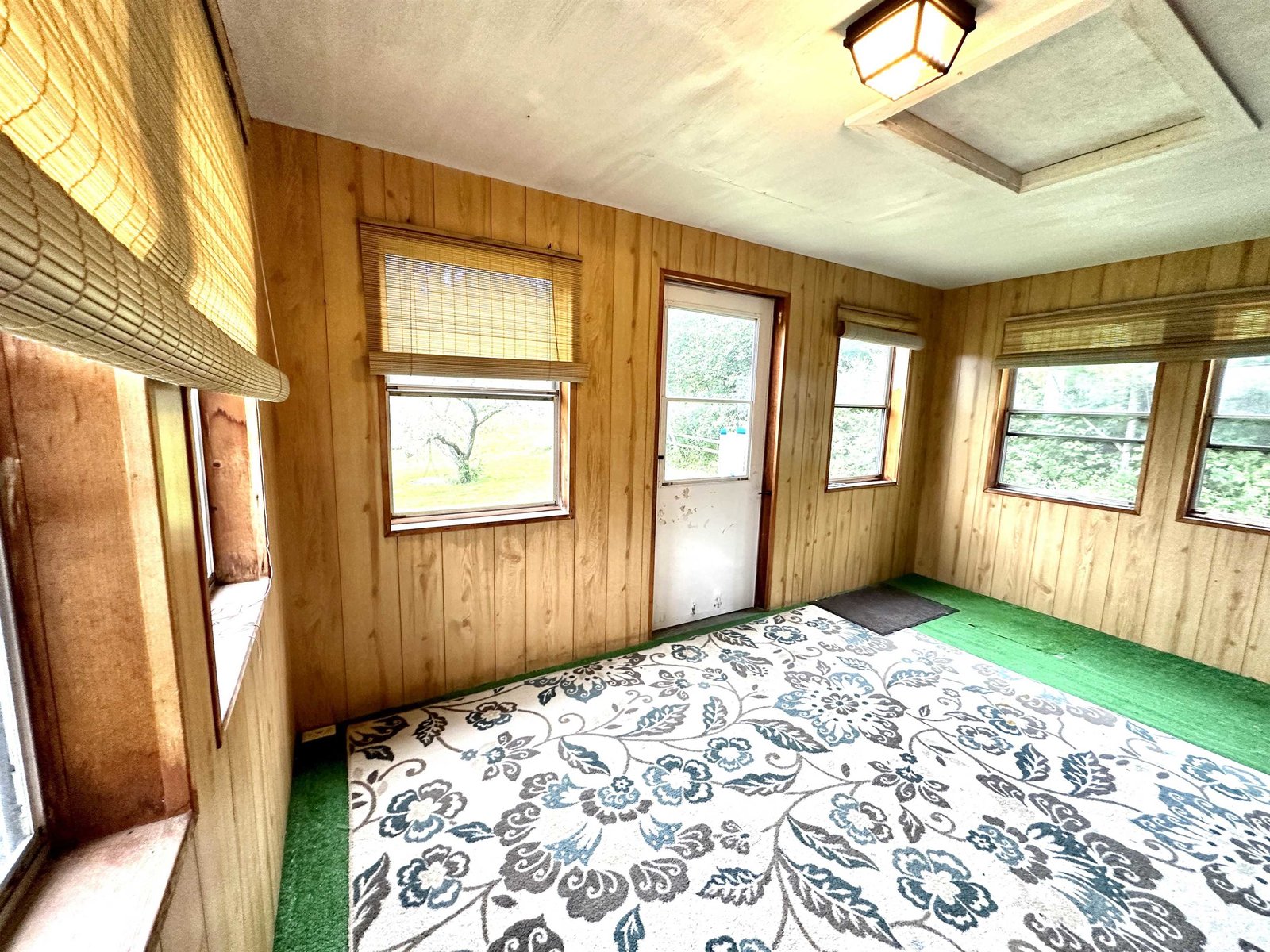 1723 Lightening Ridge Road