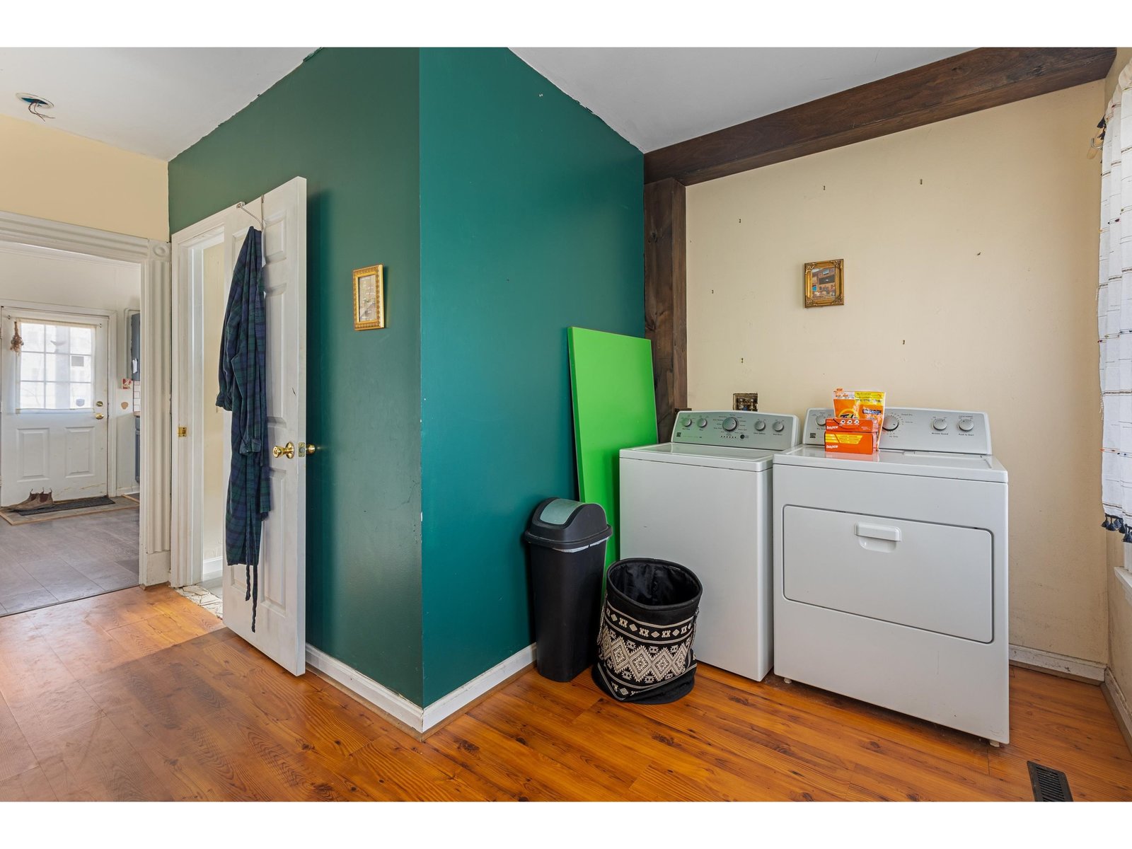 176 (Lower): In-Unit Laundry