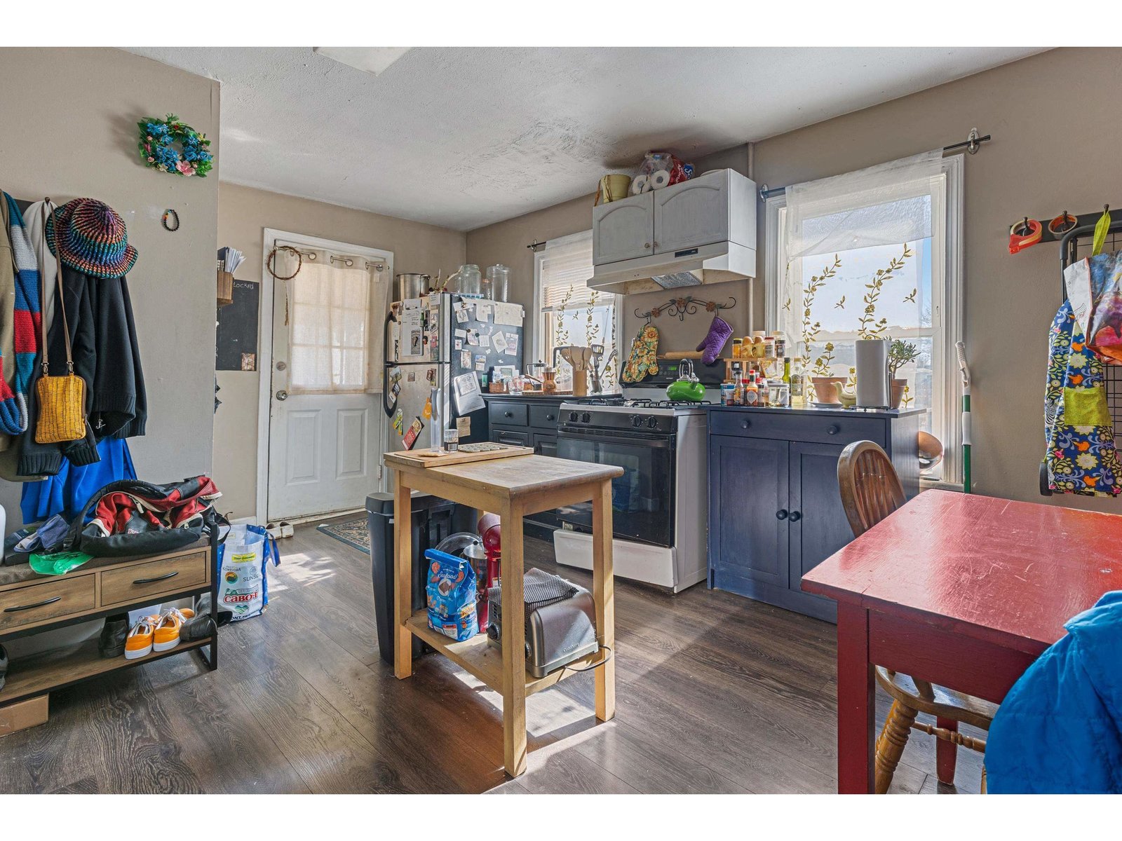 174 (Upper): Kitchen/Dining