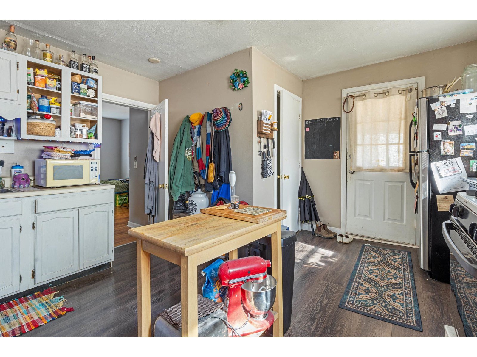 174 (Upper): Kitchen/Dining