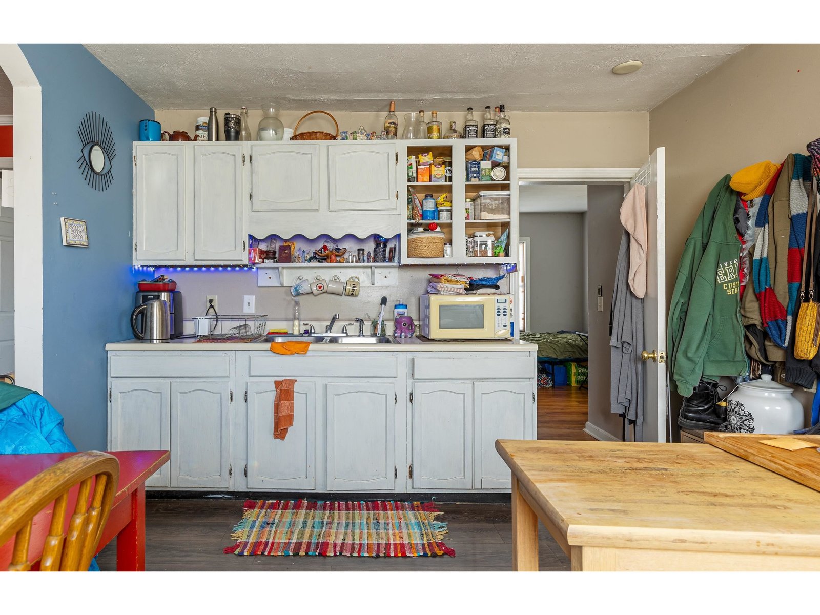 174 (Upper): Kitchen/Dining