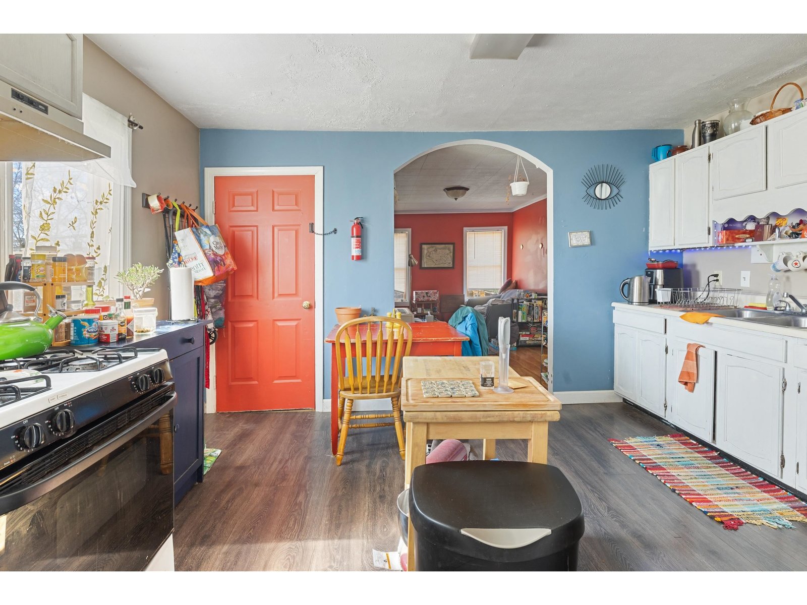 174 (Upper): Kitchen/Dining