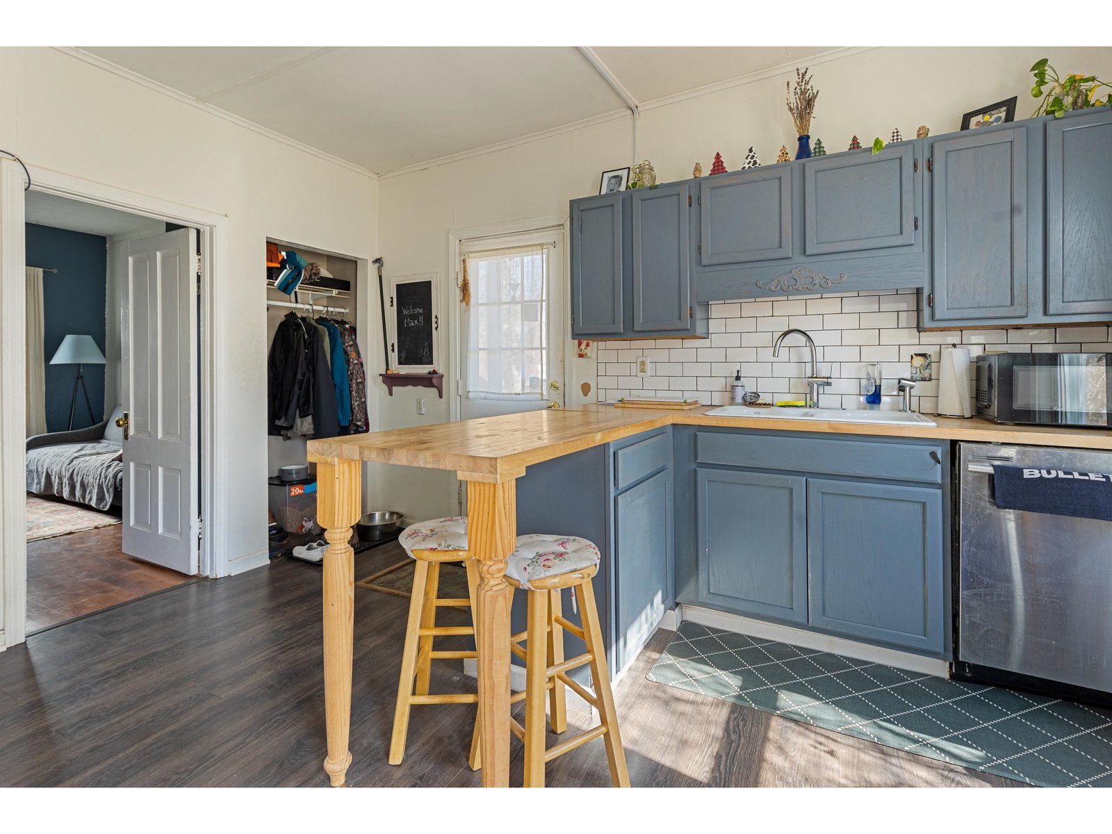 176 (Lower): Kitchen