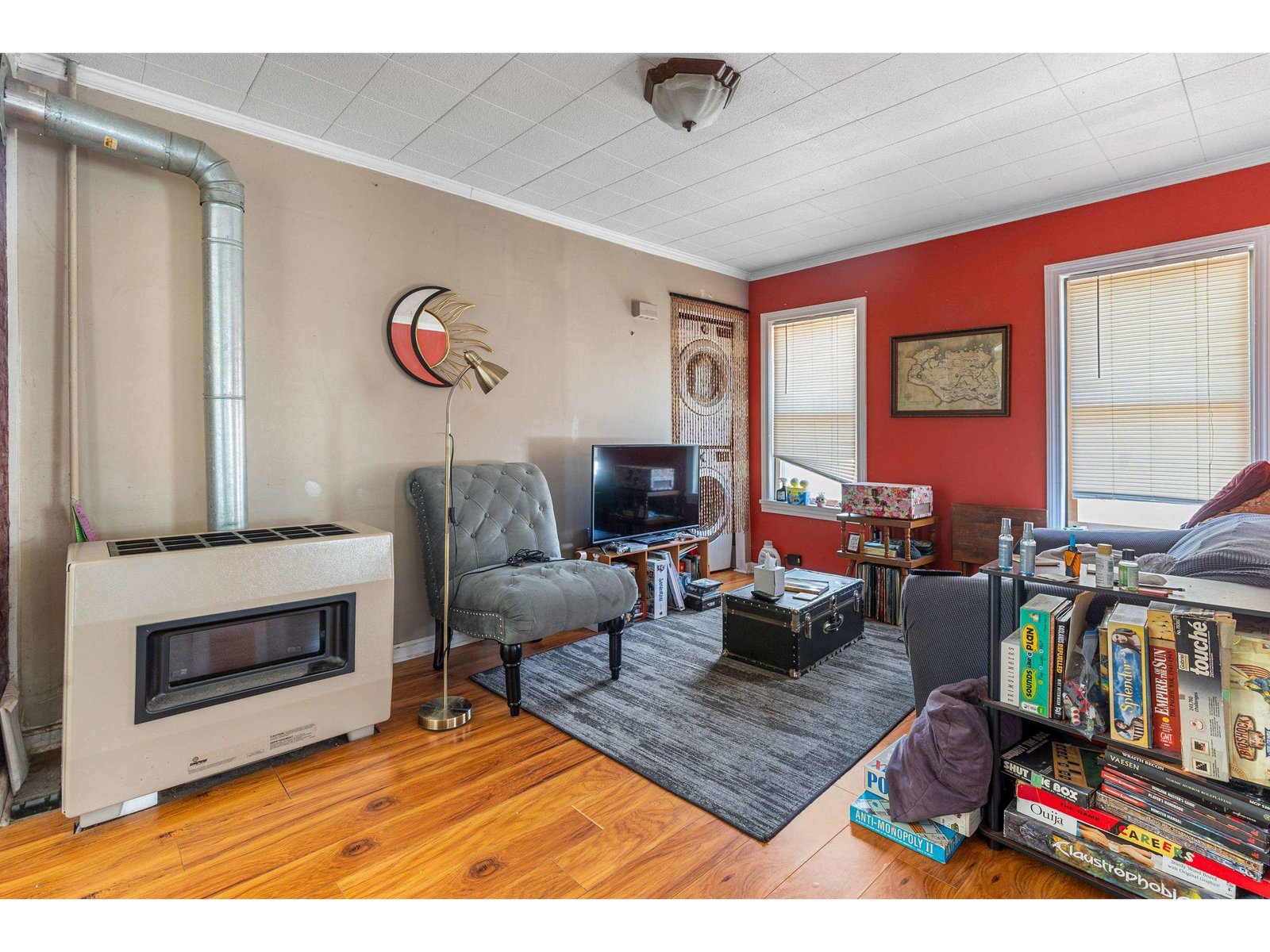 174 (Upper): Living Room w/ In-Unit Laundry